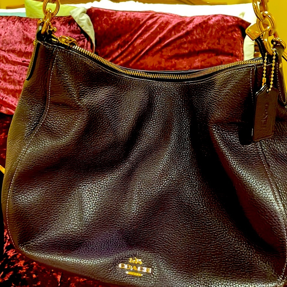 It’s a pre loved Authentic Coach Bag & I got it at our local boutique ✨💞